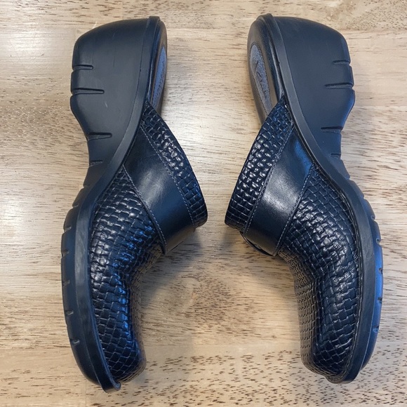 Beautiful Clarks Artisan collection black woven - Picture 4 of 10